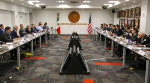 México y EE.UU. negocian acero, aluminio y sector automotriz en revisión del T-MEC