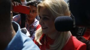 Maru Campos comparece ante la FGR por caso de agentes de la CIA en Chihuahua