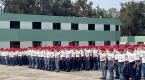 Mil 226 jóvenes protestan bandera en Morelos en el 164 aniversario de la Batalla de Puebla
