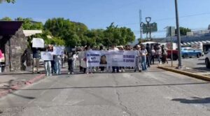 Marchan estudiantes de la UAEM para exigir la localización de Michelle Itzayana