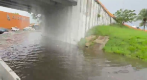 Lluvias provocan inundaciones y deslaves en Veracruz; activan planes de emergencia