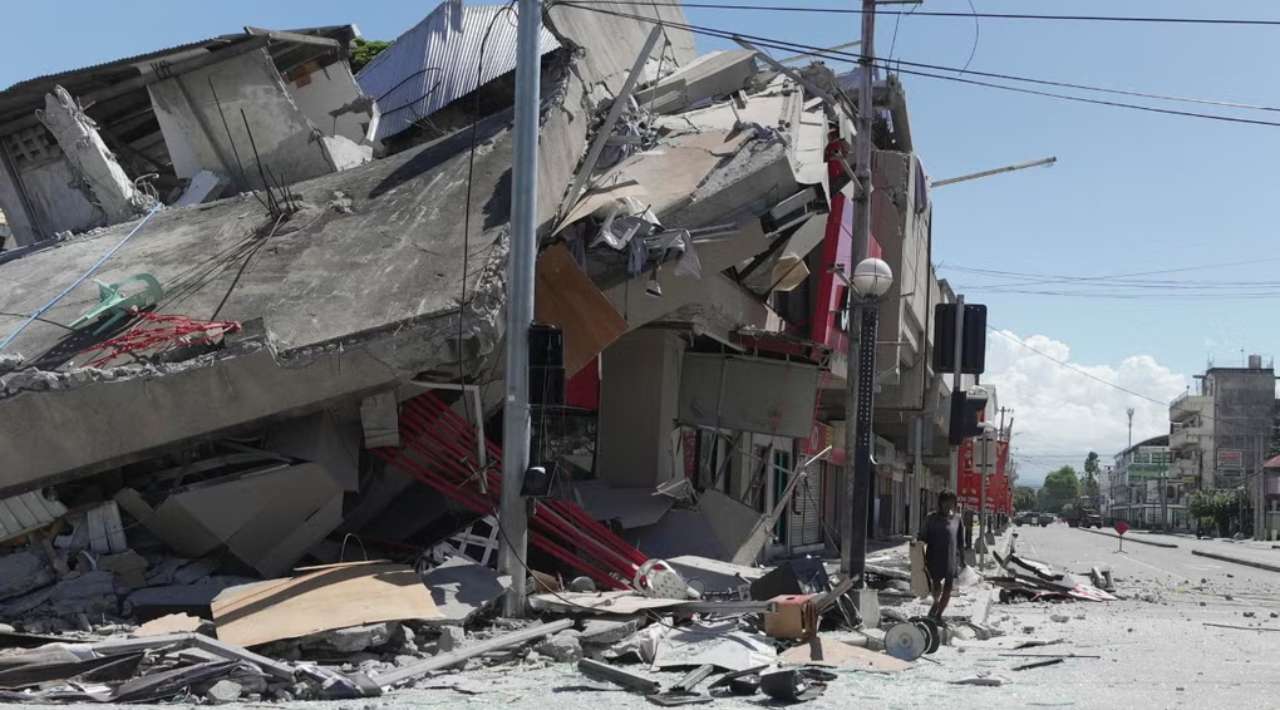Sube a 31 la cifra de muertos tras terremoto de magnitud 7.8 en Filipinas