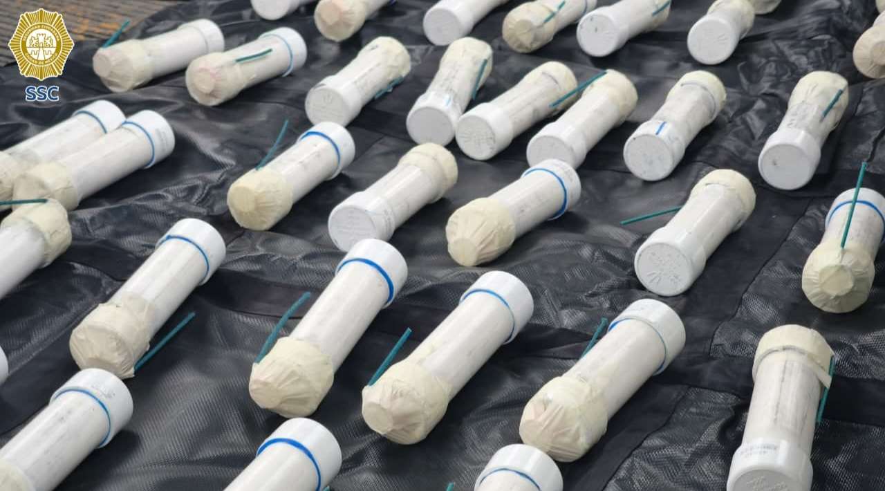 Decomisan 59 artefactos explosivos en autobuses que trasladaban a normalistas y familiares de Ayotzinapa