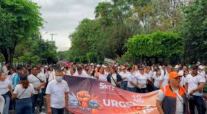 Maestros del SNTE marchan en Cuernavaca contra Ley del ISSSTE y USICAMM