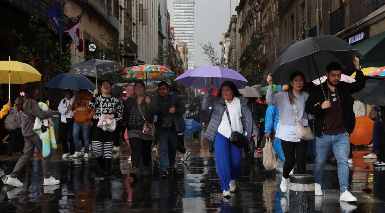 Activan Alerta Amarilla por lluvias y posible granizo en 12 alcaldías de la CDMX