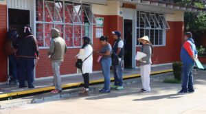 CDHM exhorta a escuelas a no retener documentos por adeudos económicos
