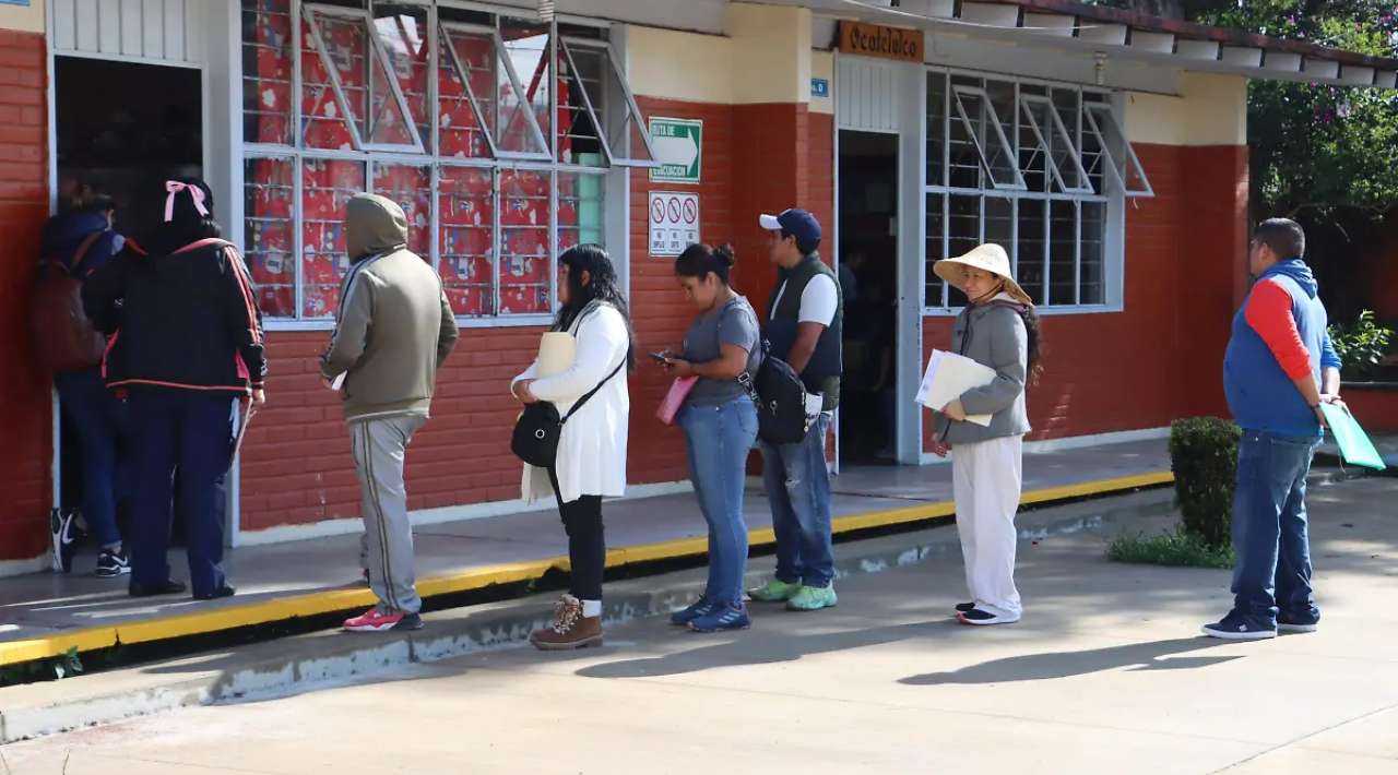 CDHM exhorta a escuelas a no retener documentos por adeudos económicos