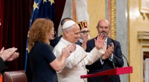 Papa León XIV llama al diálogo en el Parlamento español y promete más acciones contra abusos en la Iglesia