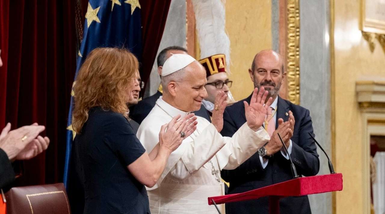 Papa León XIV llama al diálogo en el Parlamento español y promete más acciones contra abusos en la Iglesia