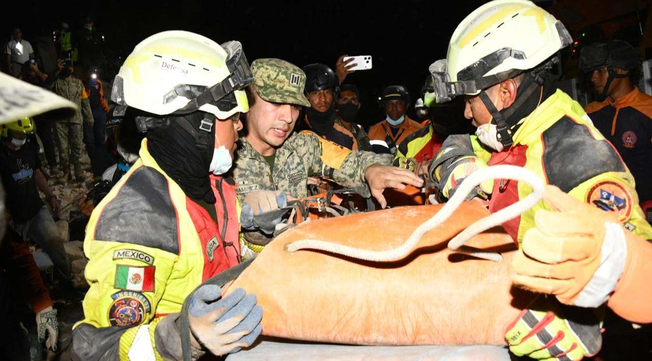 México mantendrá brigada de rescate en Venezuela y evalúa enviar más apoyo y alimento