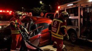 Rescatan a persona prensada tras choque registrado durante la madrugada en Cuernavaca