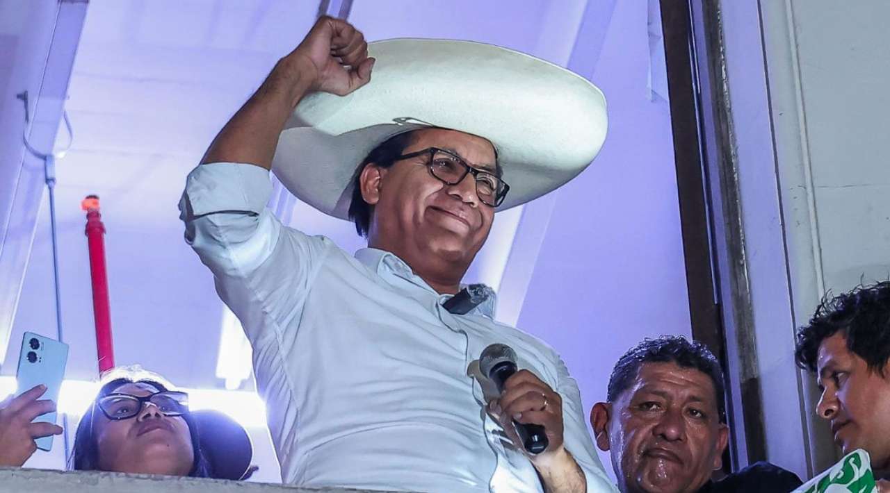 Roberto Sánchez mantiene ventaja mínima sobre Keiko Fujimori en Perú