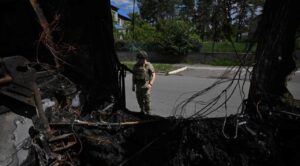 Ucrania ataca terminal petrolera en San Petersburgo y aumenta tensión con Rusia