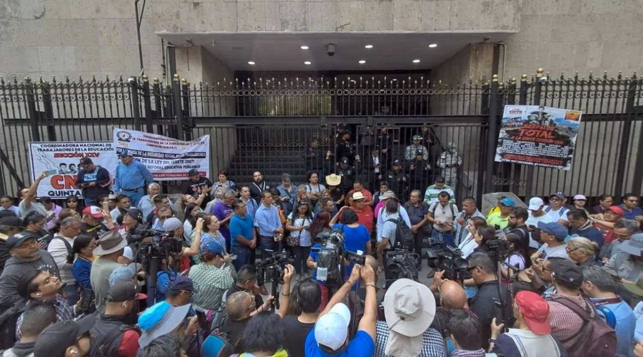 CNTE reanuda diálogo con el gobierno y mantiene exigencia de reunión con Sheinbaum