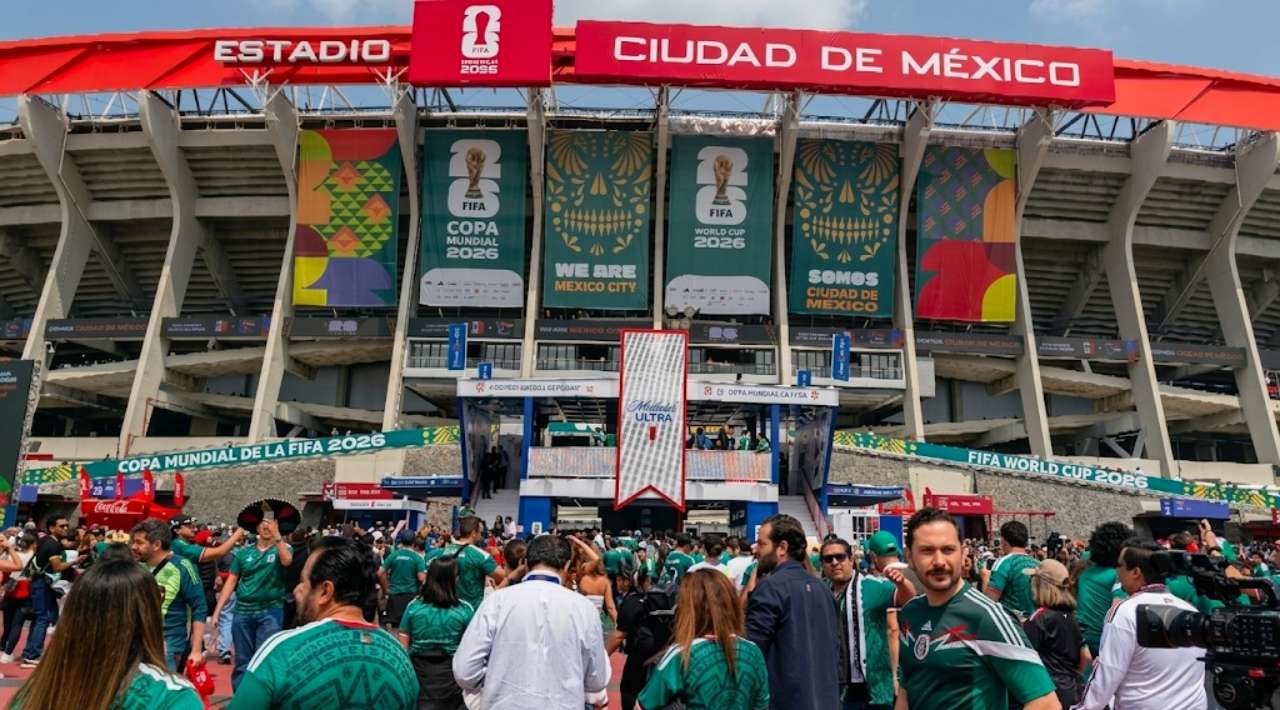 Triunfo de México en el Mundial deja derrama de más de mil millones de pesos en la capital: Concanaco