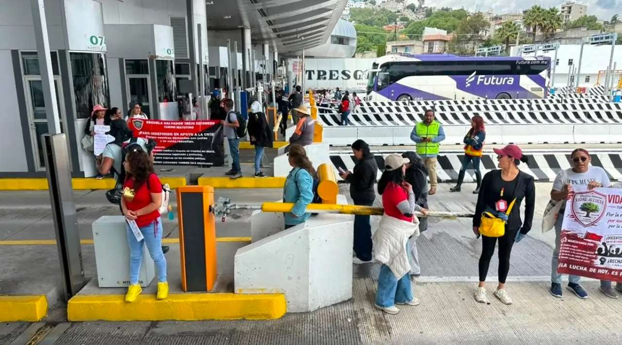 CNTE libera casetas de México-Cuernavaca y México-Puebla en nueva jornada de protestas