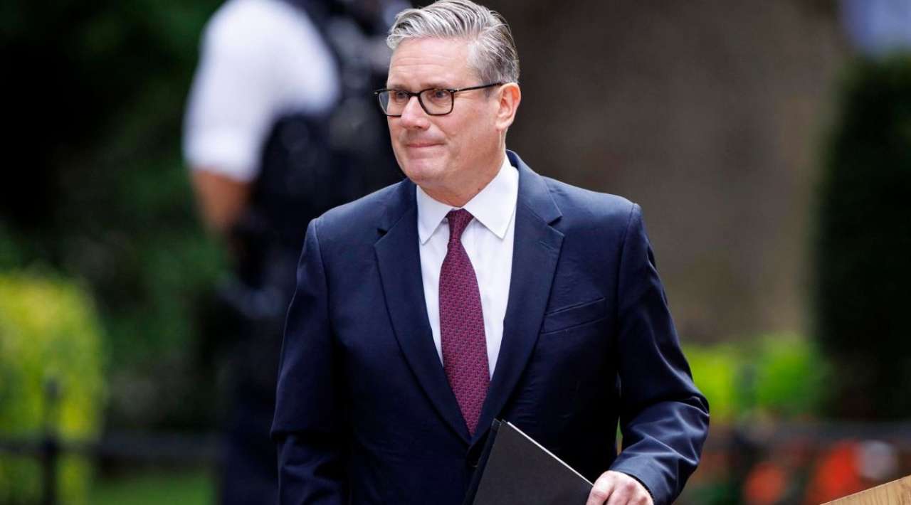 Keir Starmer dimite como primer ministro de Reino Unido tras perder respaldo político