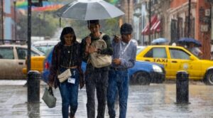 Ondas tropicales 9 y 10 provocarán lluvias intensas en Veracruz, Oaxaca y Chiapas