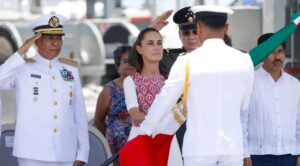 En el Día de la Marina, Sheinbaum llama a defender la patria ante campañas de odio del exterior