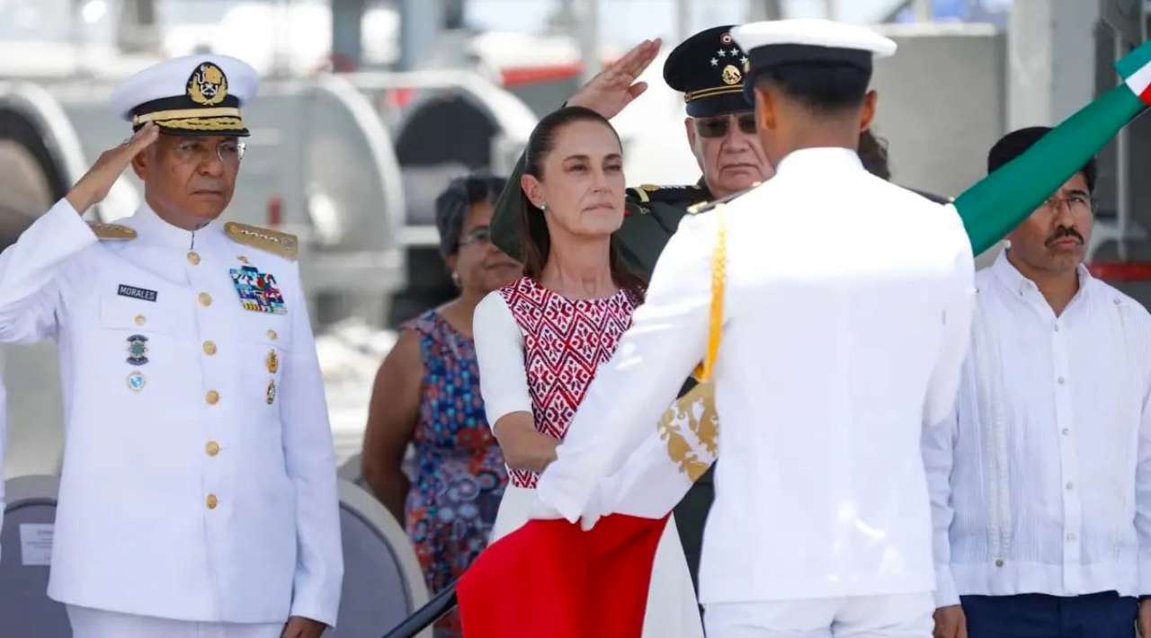 En el Día de la Marina, Sheinbaum llama a defender la patria ante campañas de odio del exterior