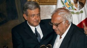 Sheinbaum califica de “grotesca” publicación sobre AMLO y responde con canción a opositores