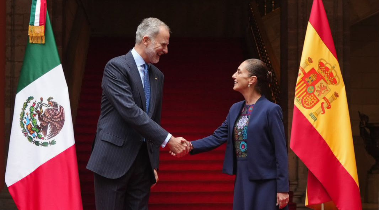 Sheinbaum recibe al rey Felipe VI en Palacio Nacional durante su visita a México