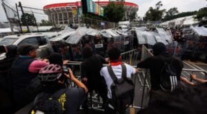 Bloque negro realiza destrozos en inmediaciones del Estadio Ciudad de México