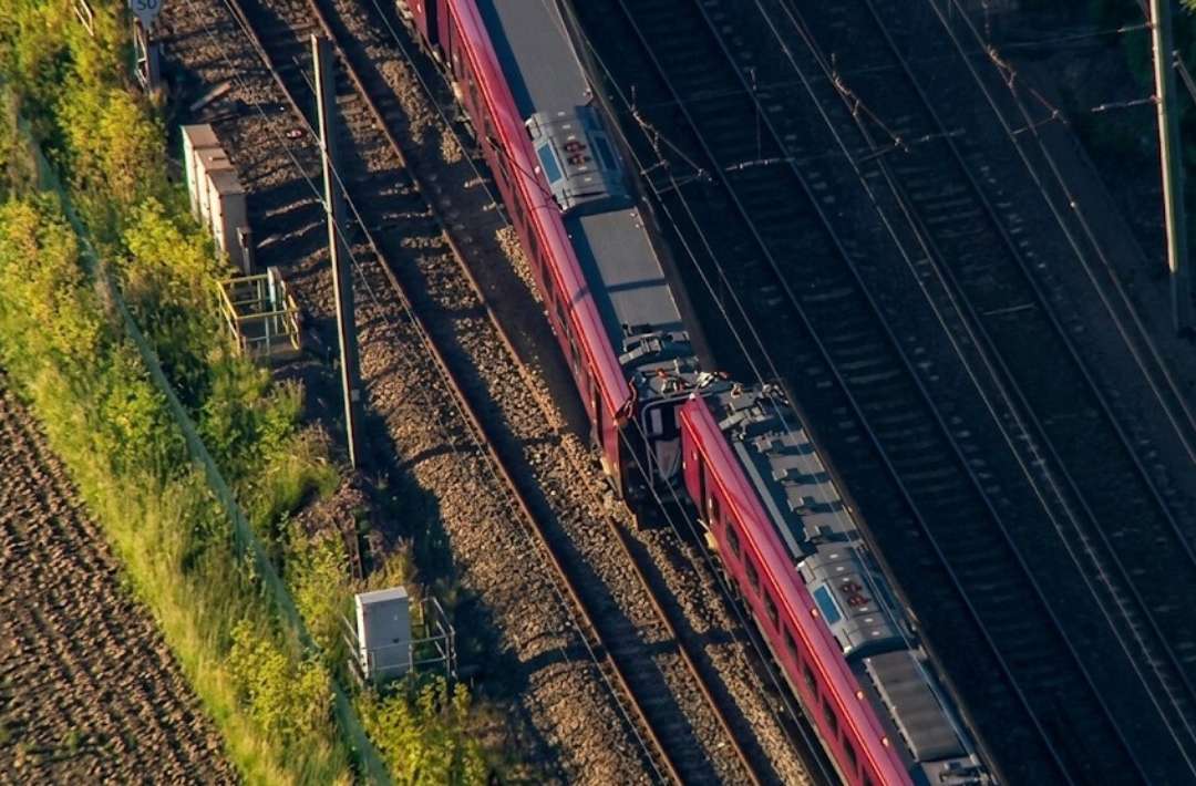 Colisión de trenes al norte de Londres moviliza a servicios de emergencia