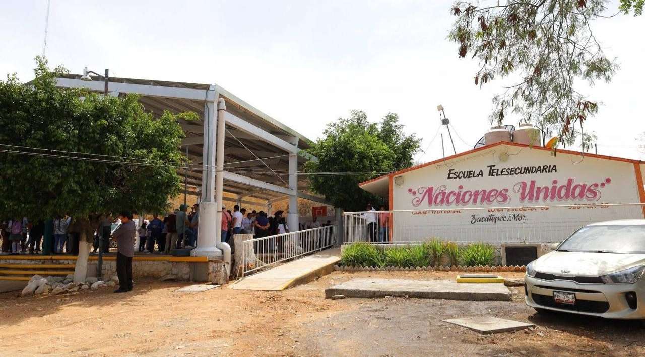 Suspenden clases en telesecundaria de Zacatepec por presuntos daños estructurales