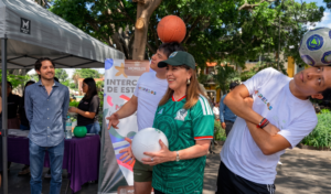 Margarita González impulsa inclusión en exhibición de futbol para personas con discapacidad visual