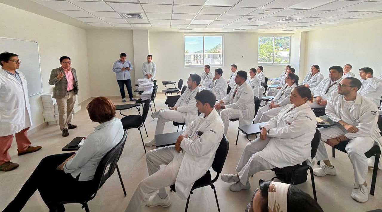 Hospital General de Jiutepec fortalece la formación médica con 24 nuevos internos.