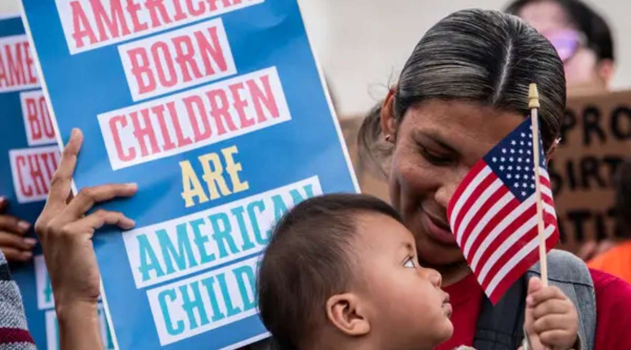 Corte Suprema de EE.UU. bloquea orden de Trump y mantiene la ciudadanía por nacimiento