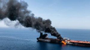Ataque a tres petroleros eleva la tensión en el estrecho de Ormuz