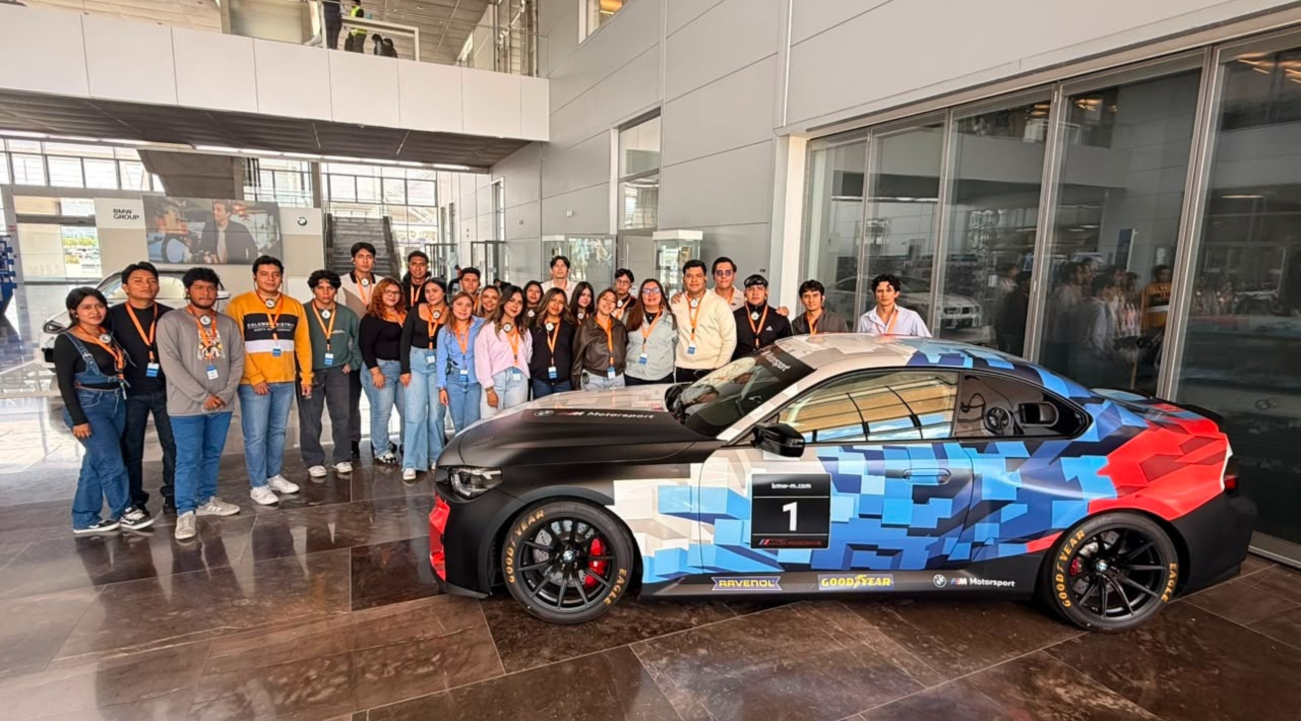 Alumnos de la UTEZ realizan visita académica a planta automotriz de alta gama