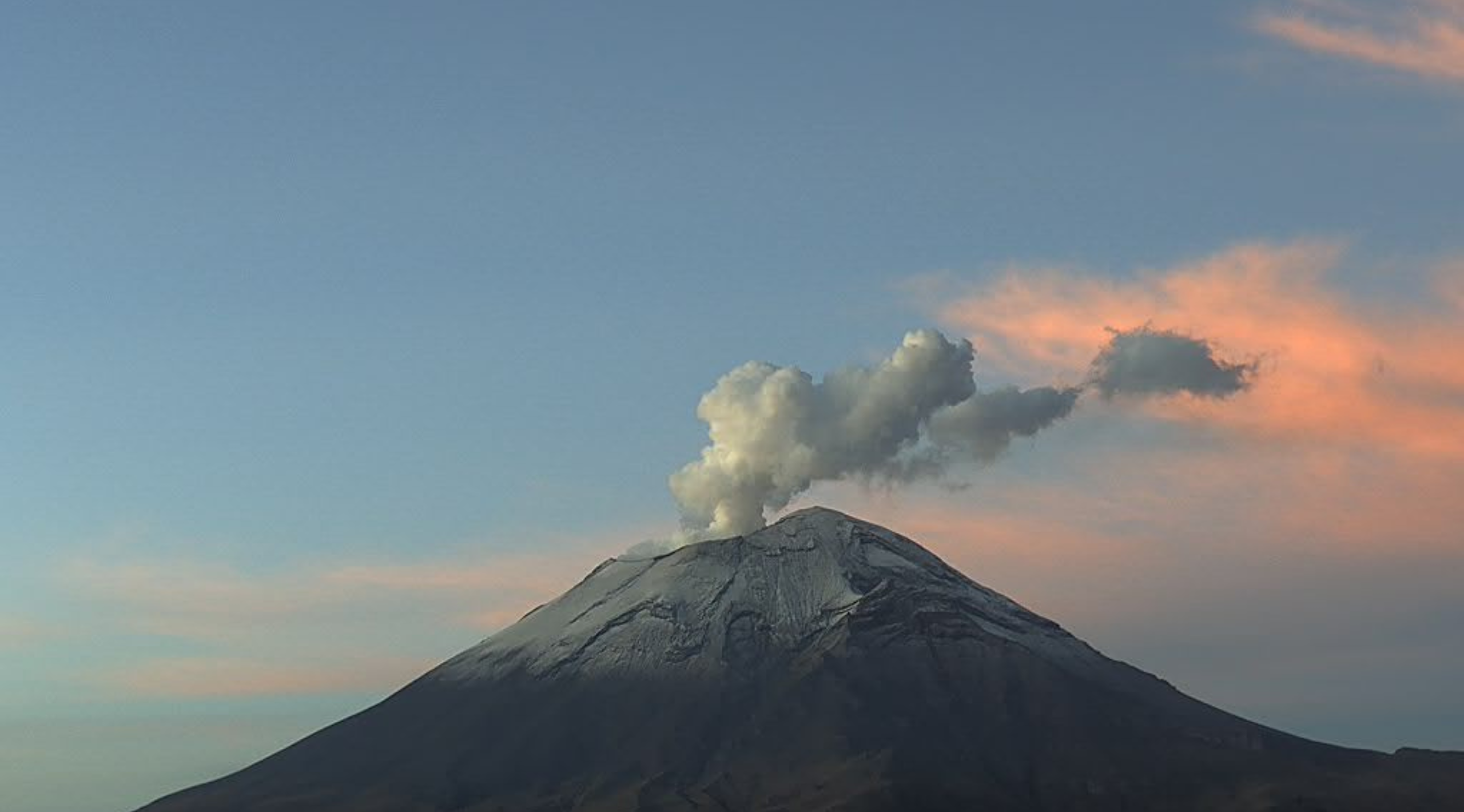 Reportan 125 exhalaciones en el monitoreo del volcán Popocatépetl; sigue en Amarillo Fase 2