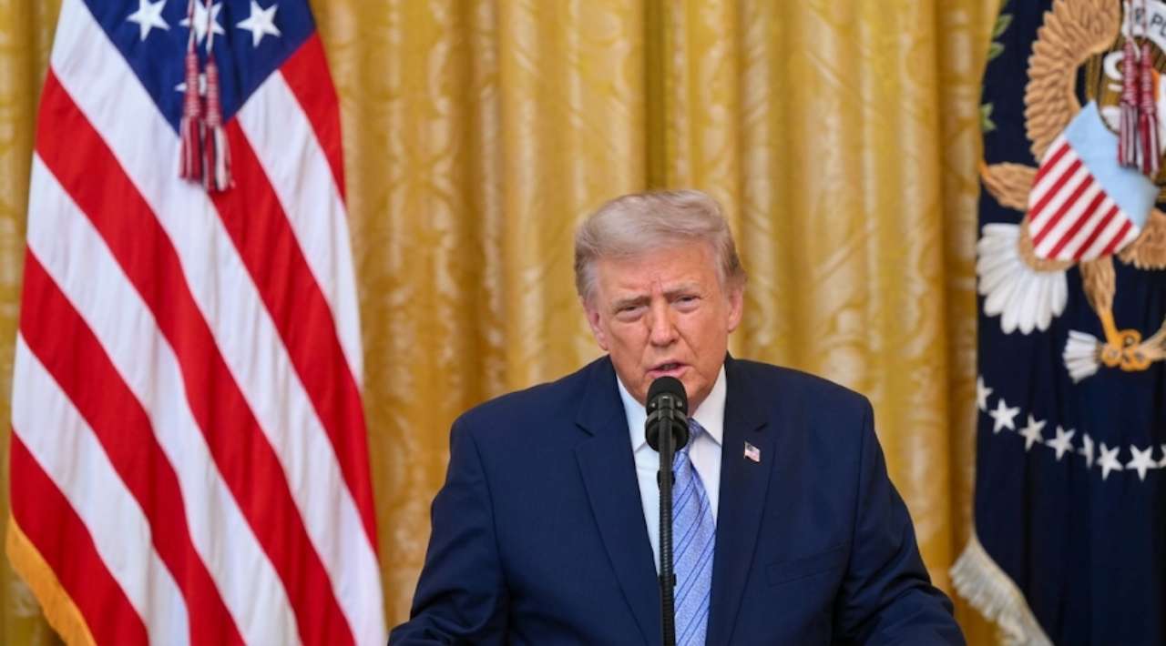 Trump acusa a China de obtener 220 millones de registros de votantes en EE.UU.