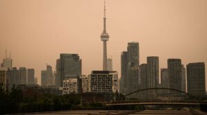 Canadá enfrenta 209 incendios forestales fuera de control; humo afecta ciudades de EE.UU.