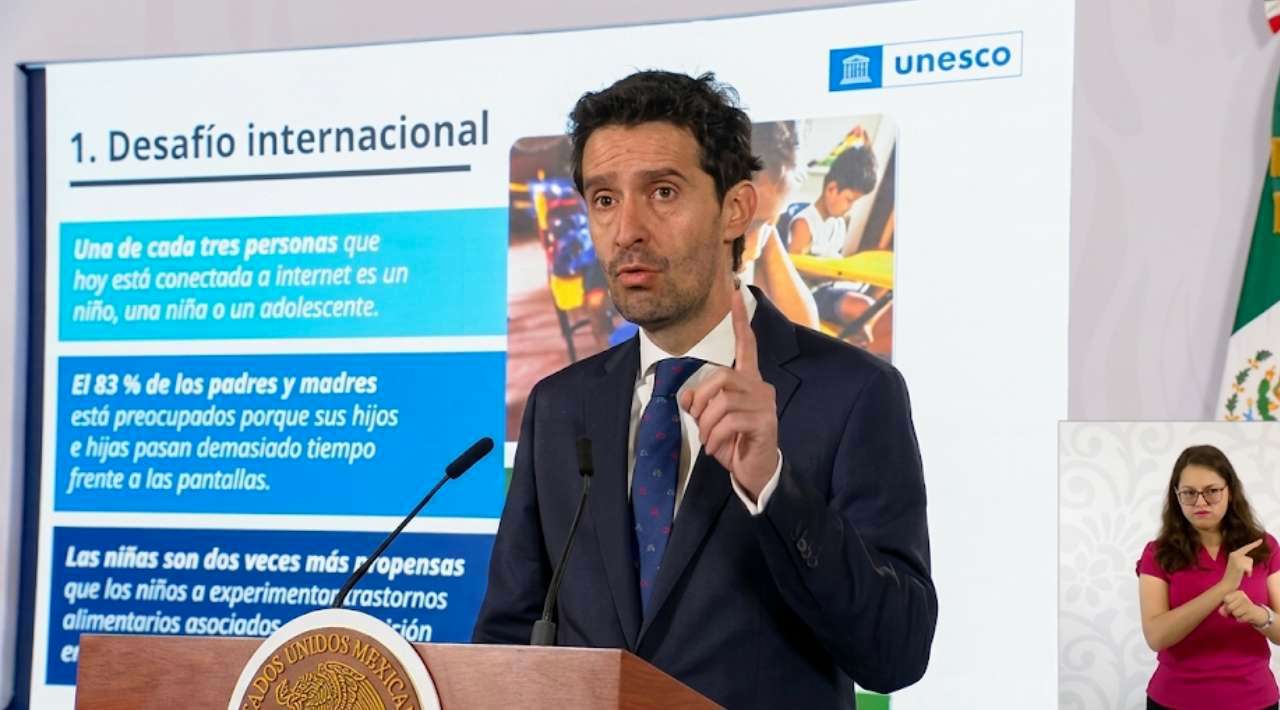 UNESCO alerta sobre riesgos del uso de redes sociales e IA en infancias mexicanas