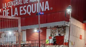 Incendio en abarrotera de Plan de Ayala moviliza a cuerpos de rescate