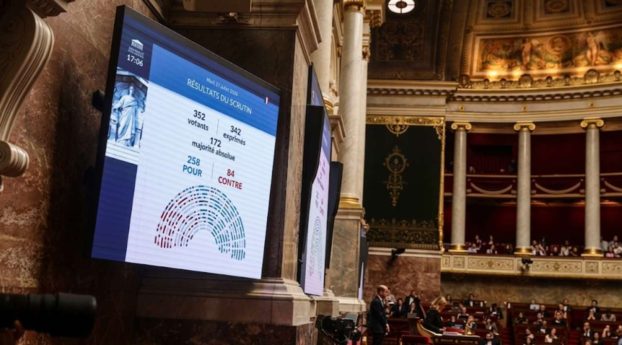 Francia prohíbe las redes sociales a menores de 15 años