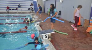 Abre Indem clases de natación en el Centenario