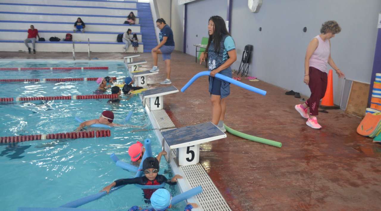 Abre Indem clases de natación en el Centenario
