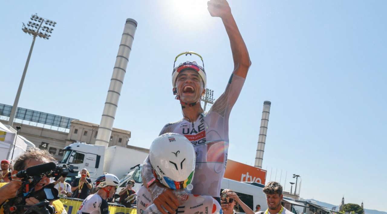 Isaac del Toro se viste de blanco en el Tour de Francia tras ganar la segunda etapa