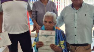Morelos garantiza identidad a adulta mayor indígena de 93 años con registro extemporáneo