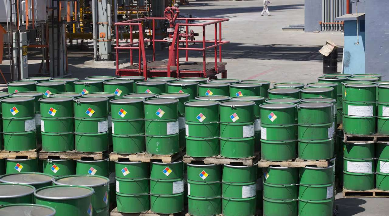 Precio del petróleo mexicano sube más de 40% en 2026 por conflicto en Medio Oriente