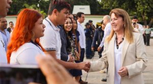 Encabeza Margarita González Saravia honores a la bandera y promueve cultura de paz en Cuautla