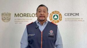 Protección Civil coordina atención por volcadura de camión con sustancias químicas en la México-Cuernavaca
