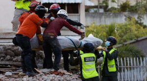 Aumentan a 2 mil 645 los muertos por los sismos en Venezuela