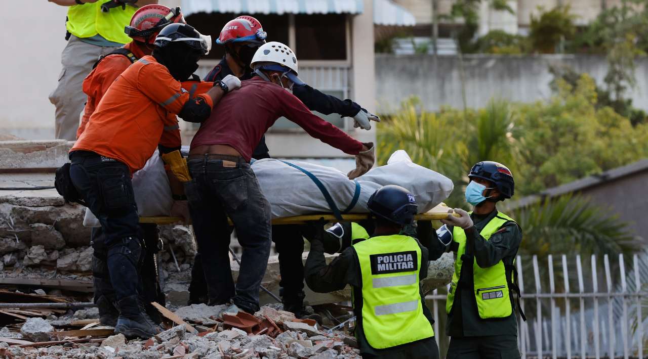 Aumentan a 2 mil 645 los muertos por los sismos en Venezuela