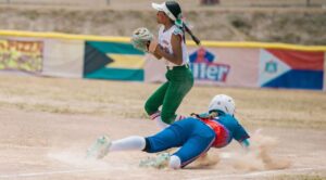 Morelense Rebeca Bustillos suma experiencia internacional con la Selección Mexicana de Softbol